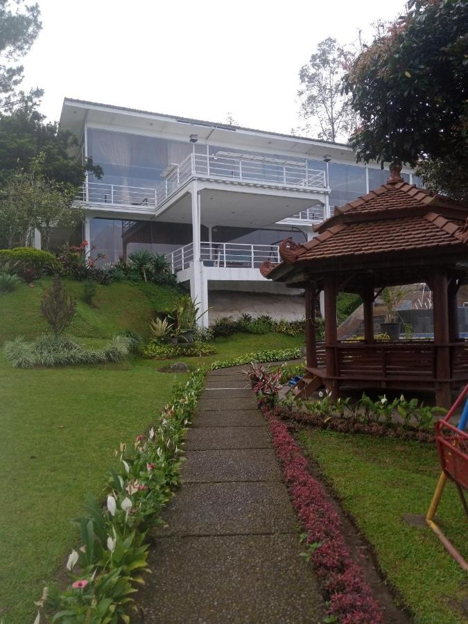 Villa Kaca 88 Cianjur Exteriér fotografie